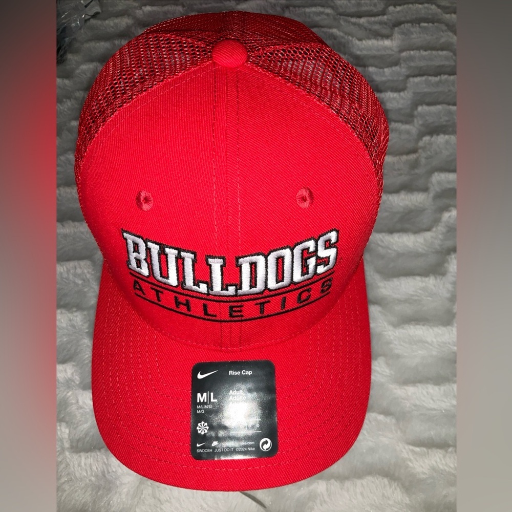 Georgia Bulldogs Adult Nike Mesh Trucker Hat M/L‎  Dri Fit Baseball Style Cap